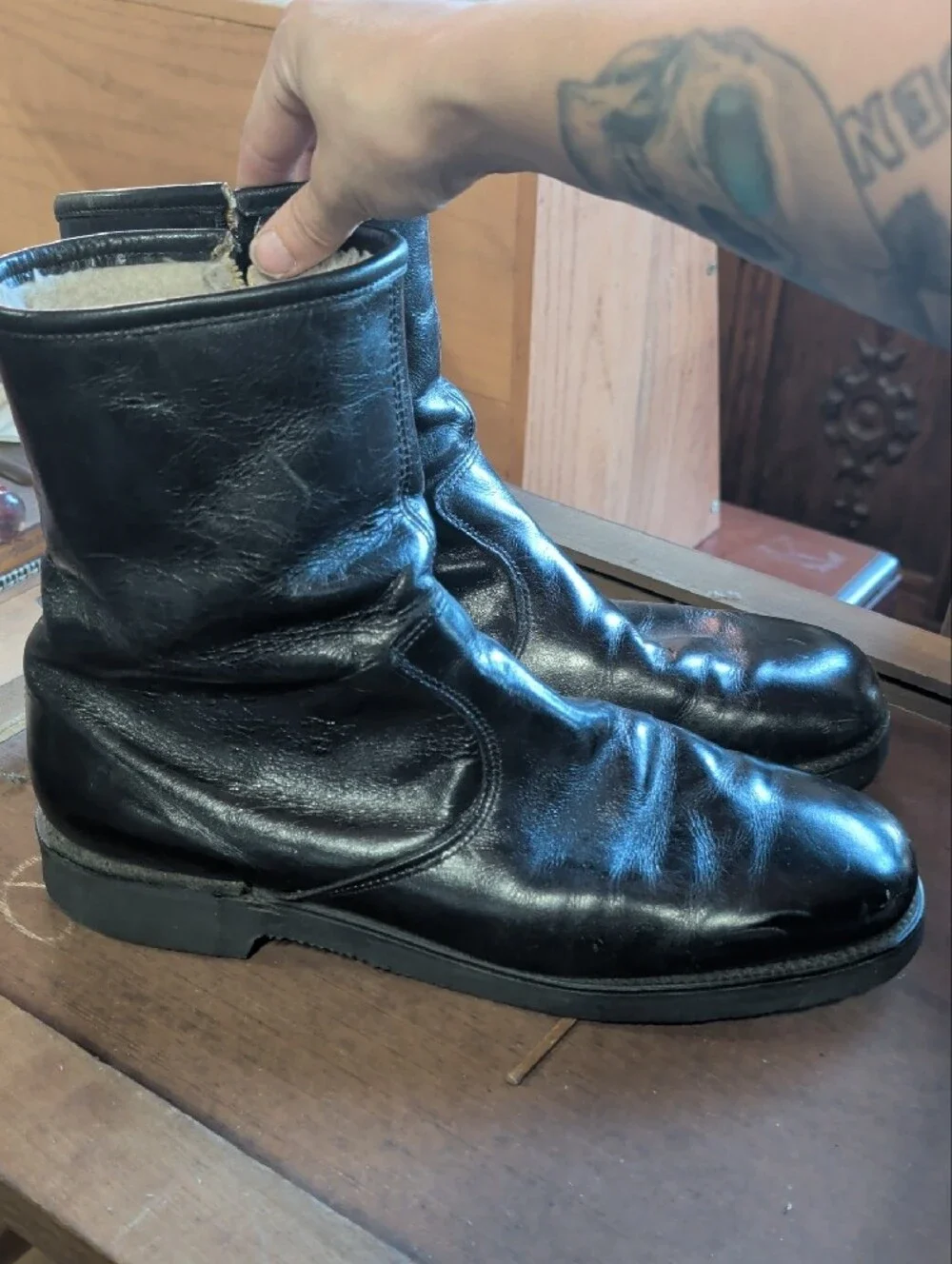Dexter sleek black